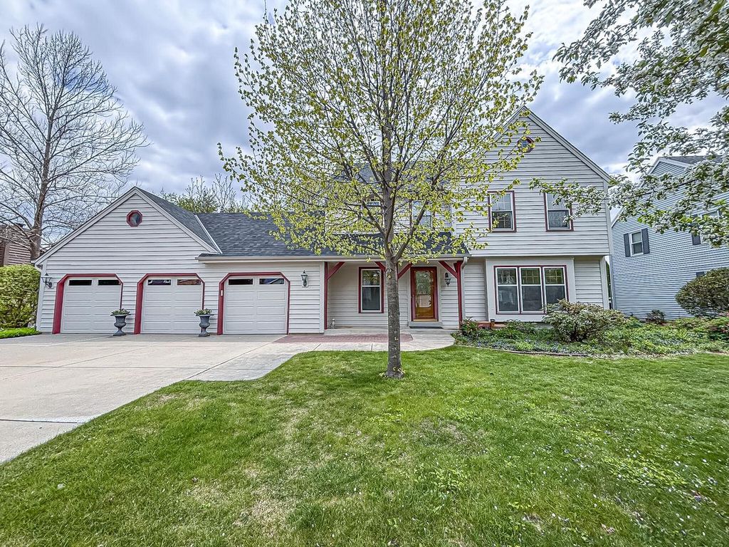 13130 Scarborough DRIVE, New Berlin, WI 53151