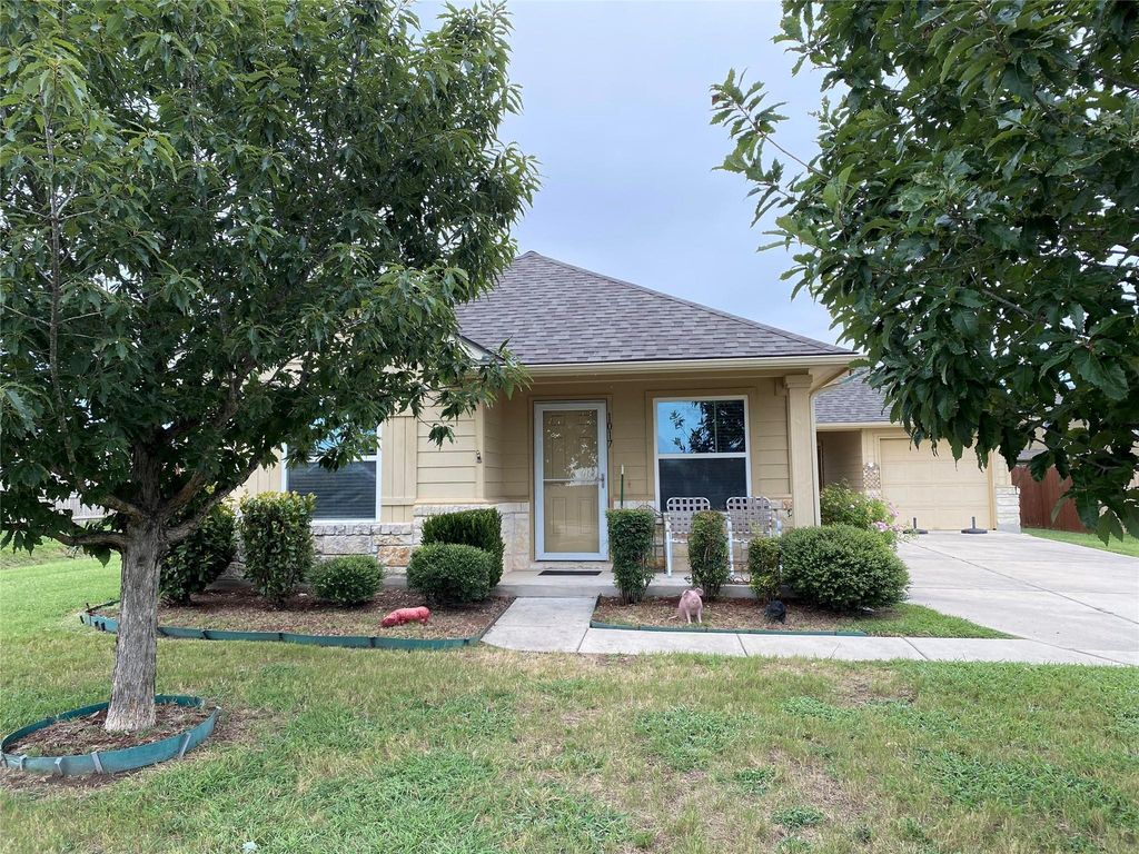 1017 Stewart DR, Hutto, TX 78634