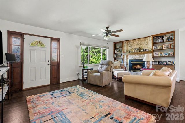 7107 Rolling Hills Drive, Sherrills Ford, NC 28673