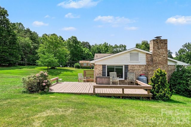 7107 Rolling Hills Drive, Sherrills Ford, NC 28673