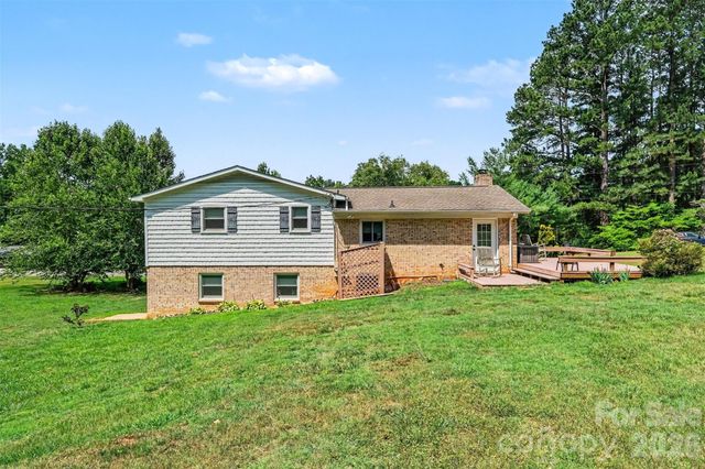 7107 Rolling Hills Drive, Sherrills Ford, NC 28673