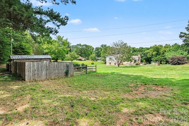 7107 Rolling Hills Drive, Sherrills Ford, NC 28673