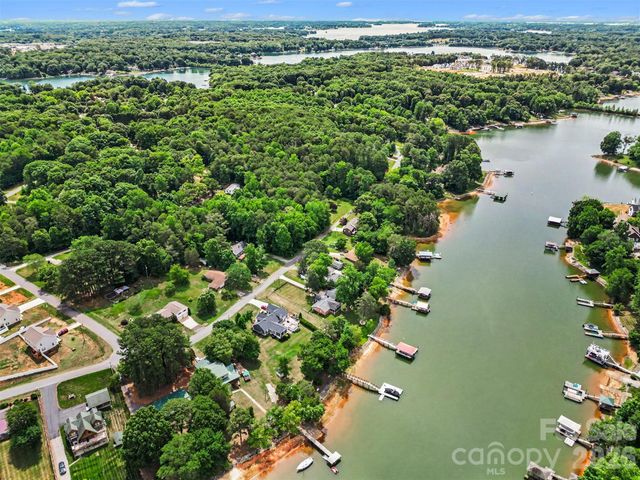 7107 Rolling Hills Drive, Sherrills Ford, NC 28673