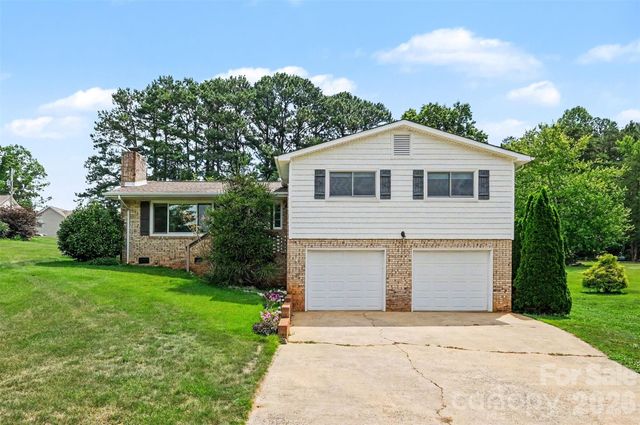 7107 Rolling Hills Drive, Sherrills Ford, NC 28673