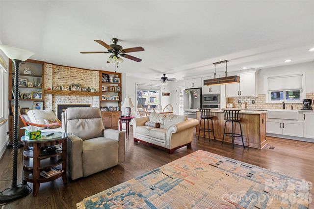 7107 Rolling Hills Drive, Sherrills Ford, NC 28673
