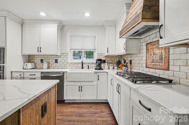 7107 Rolling Hills Drive, Sherrills Ford, NC 28673