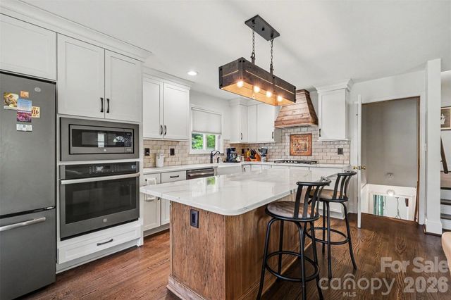 7107 Rolling Hills Drive, Sherrills Ford, NC 28673