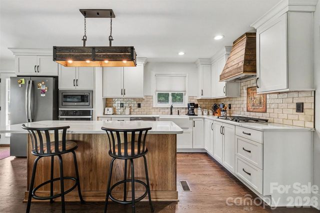 7107 Rolling Hills Drive, Sherrills Ford, NC 28673