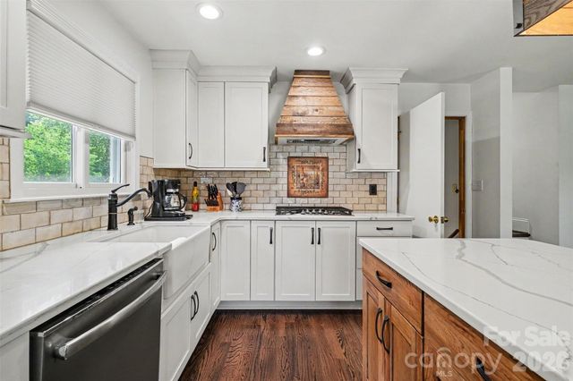 7107 Rolling Hills Drive, Sherrills Ford, NC 28673