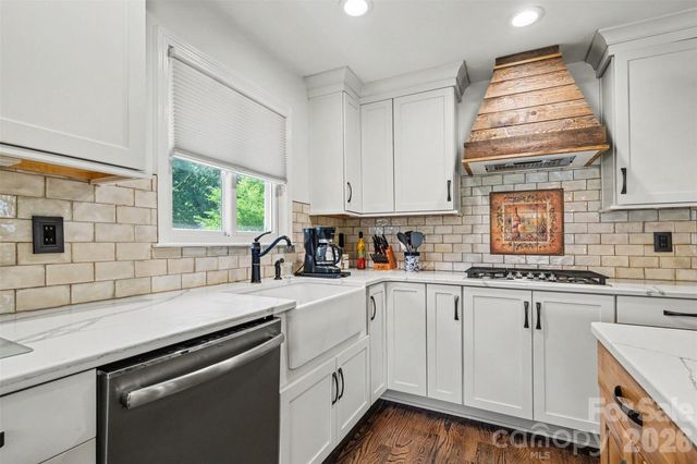 7107 Rolling Hills Drive, Sherrills Ford, NC 28673