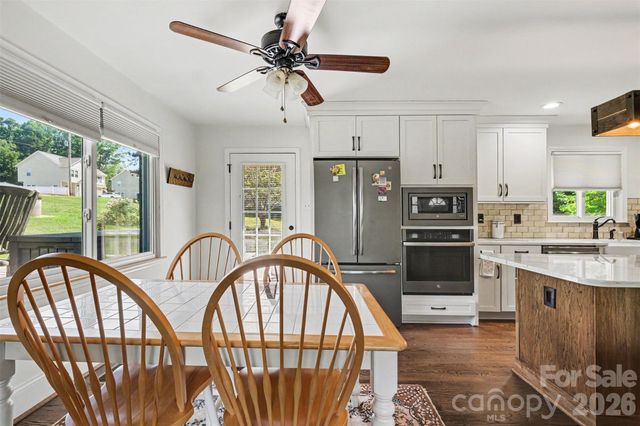 7107 Rolling Hills Drive, Sherrills Ford, NC 28673