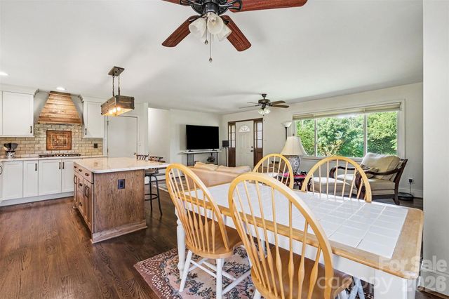7107 Rolling Hills Drive, Sherrills Ford, NC 28673