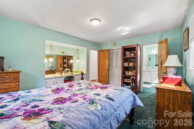 7107 Rolling Hills Drive, Sherrills Ford, NC 28673