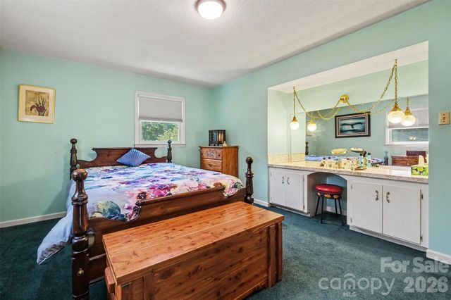 7107 Rolling Hills Drive, Sherrills Ford, NC 28673