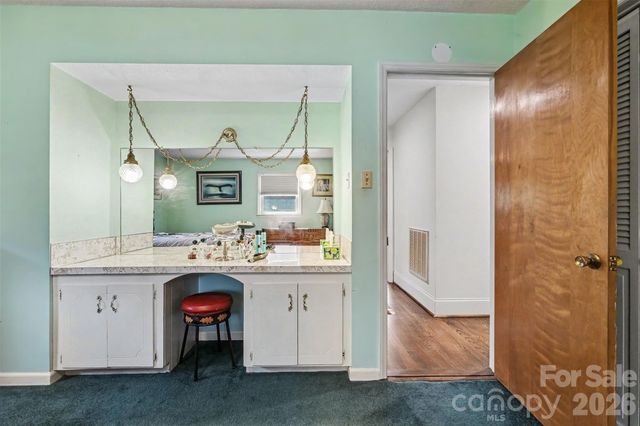 7107 Rolling Hills Drive, Sherrills Ford, NC 28673