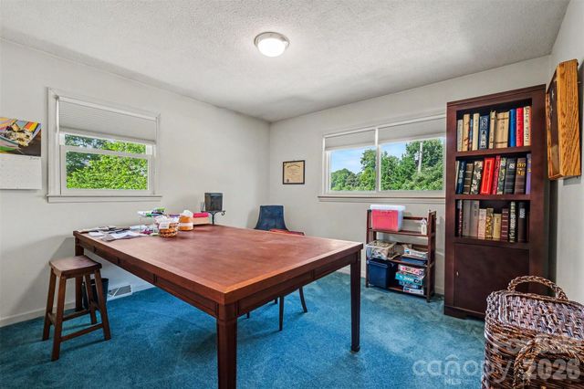 7107 Rolling Hills Drive, Sherrills Ford, NC 28673