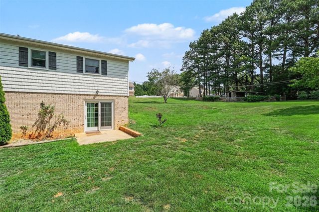 7107 Rolling Hills Drive, Sherrills Ford, NC 28673