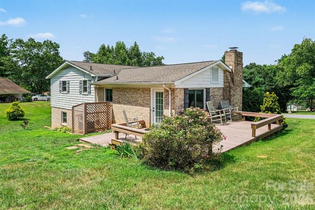 7107 Rolling Hills Drive, Sherrills Ford, NC 28673