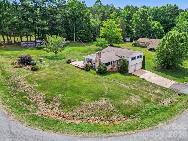 7107 Rolling Hills Drive, Sherrills Ford, NC 28673