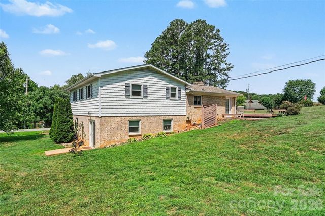 7107 Rolling Hills Drive, Sherrills Ford, NC 28673