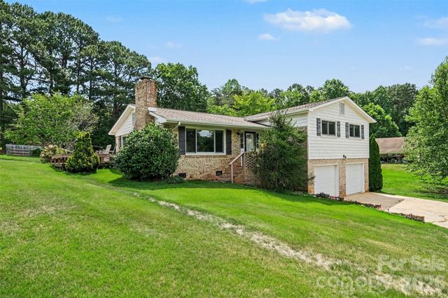 7107 Rolling Hills Drive, Sherrills Ford, NC 28673