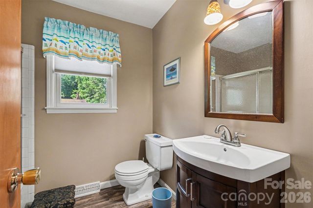 7107 Rolling Hills Drive, Sherrills Ford, NC 28673