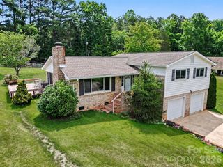 7107 Rolling Hills Drive, Sherrills Ford, NC 28673