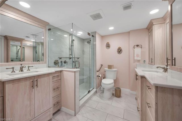 200 Wyndemere WAY B402, Naples, FL 34105