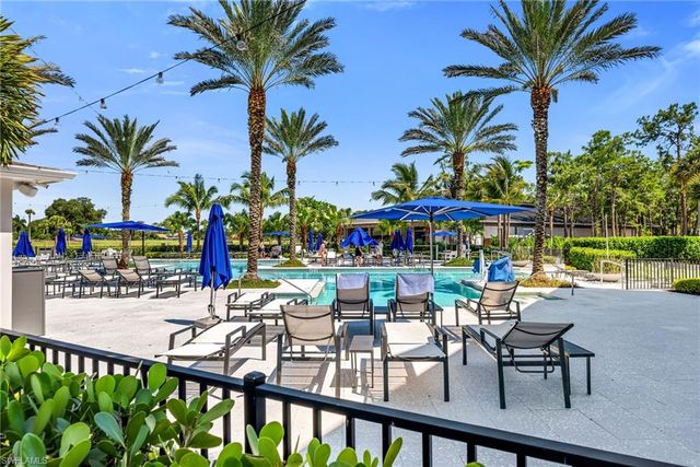 200 Wyndemere WAY B402, Naples, FL 34105
