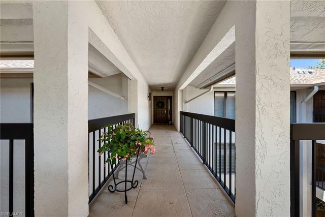 200 Wyndemere WAY B402, Naples, FL 34105