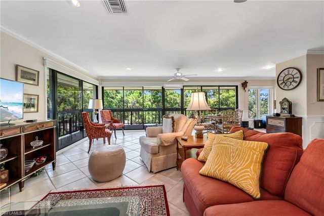 200 Wyndemere WAY B402, Naples, FL 34105