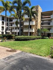200 Wyndemere WAY B402, Naples, FL 34105