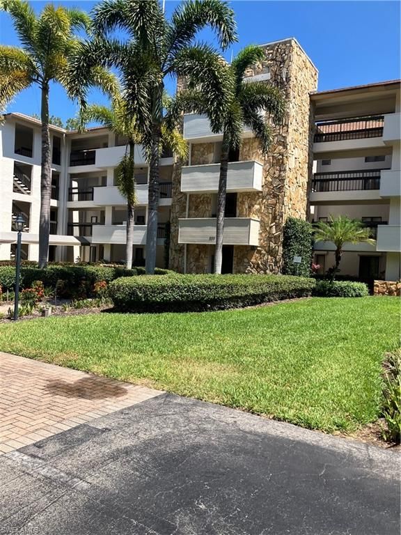 200 Wyndemere WAY B402, Naples, FL 34105