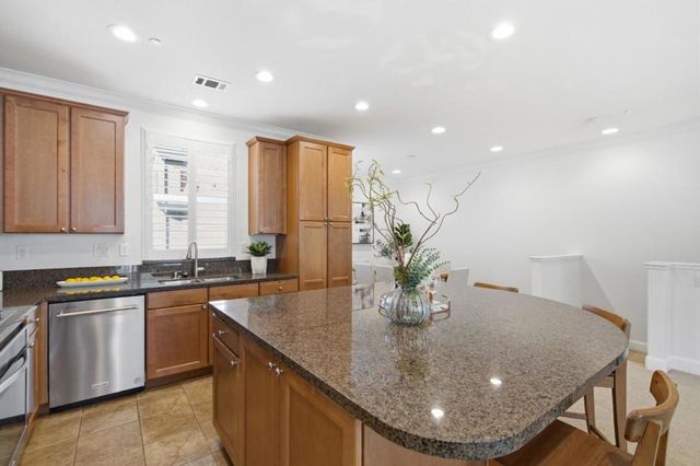 631 True Wind Way 216, Redwood City, CA 94063