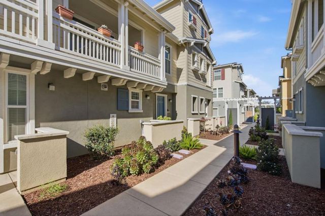 631 True Wind Way 216, Redwood City, CA 94063