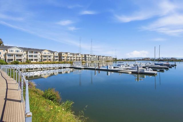 631 True Wind Way 216, Redwood City, CA 94063