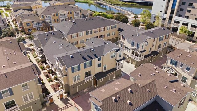 631 True Wind Way 216, Redwood City, CA 94063