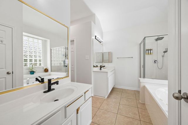 925 Autumn Brook Street, Seabrook, TX 77586