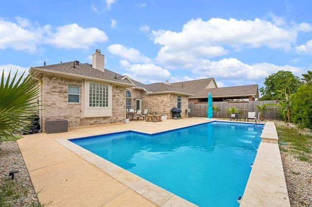 925 Autumn Brook Street, Seabrook, TX 77586