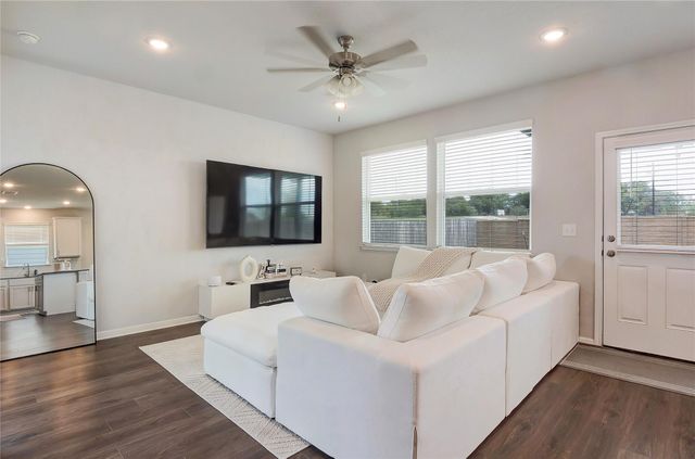 6554 Marsh LN, Buda, TX 78610