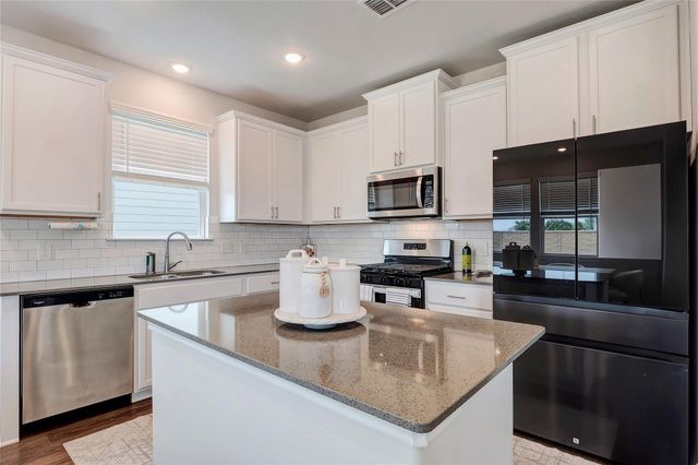 6554 Marsh LN, Buda, TX 78610