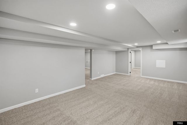 2434 Newport Avenue, Omaha, NE 68112