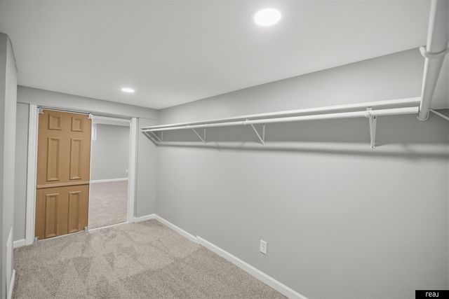 2434 Newport Avenue, Omaha, NE 68112