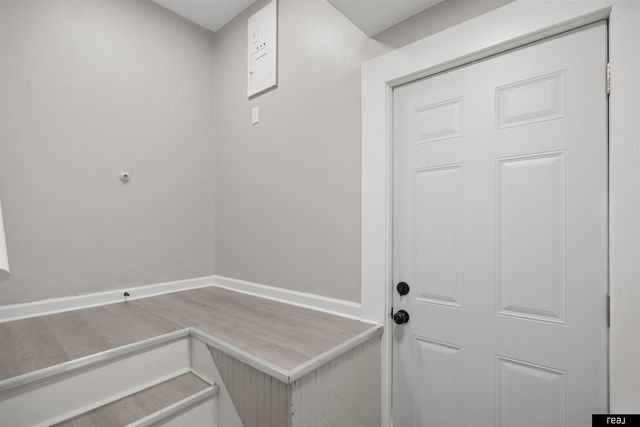 2434 Newport Avenue, Omaha, NE 68112