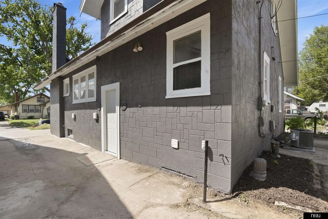 2434 Newport Avenue, Omaha, NE 68112