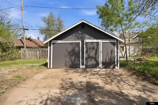 2434 Newport Avenue, Omaha, NE 68112