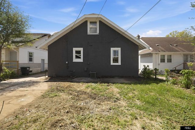 2434 Newport Avenue, Omaha, NE 68112