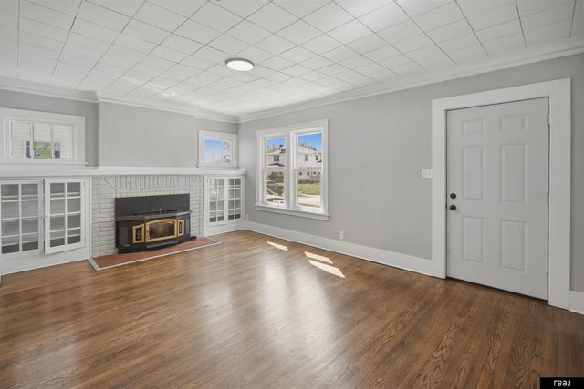 2434 Newport Avenue, Omaha, NE 68112