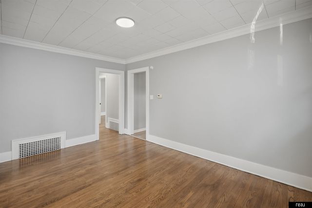 2434 Newport Avenue, Omaha, NE 68112