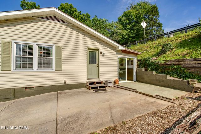 611 E Race St, Kingston, TN 37763
